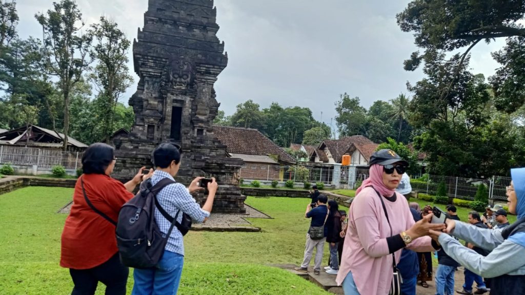 Private tour wisata candi di Malang dengan pengalaman perjalanan yang lebih personal dan nyaman