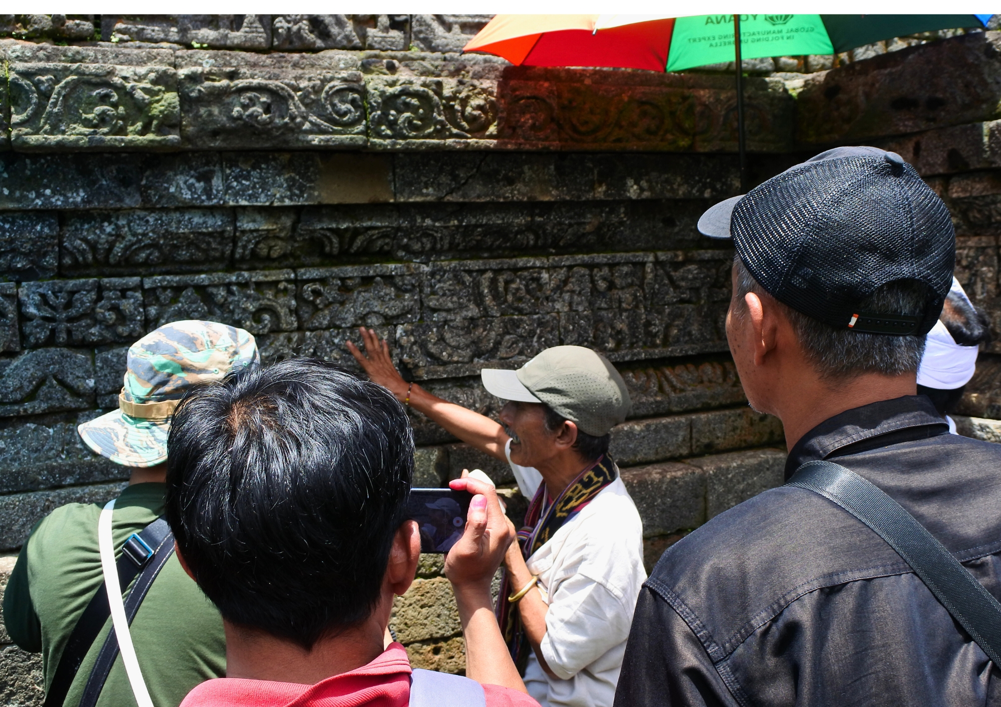 Arkeolog menjelaskan relief Candi Jago di Malang