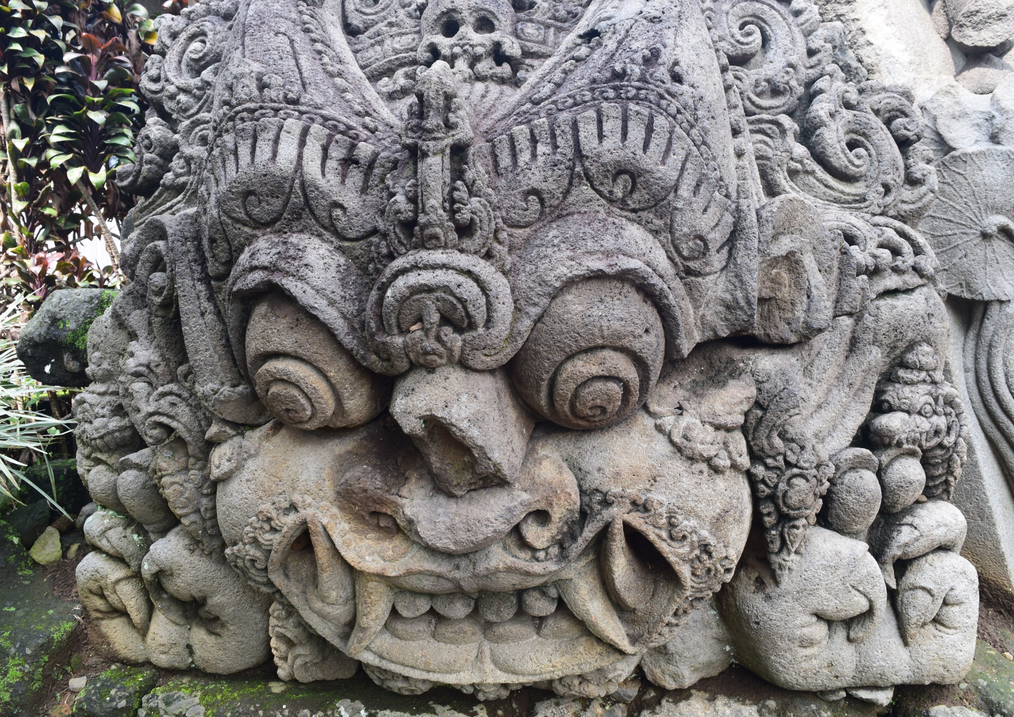 Ornamen kepala Kala di Candi Jago