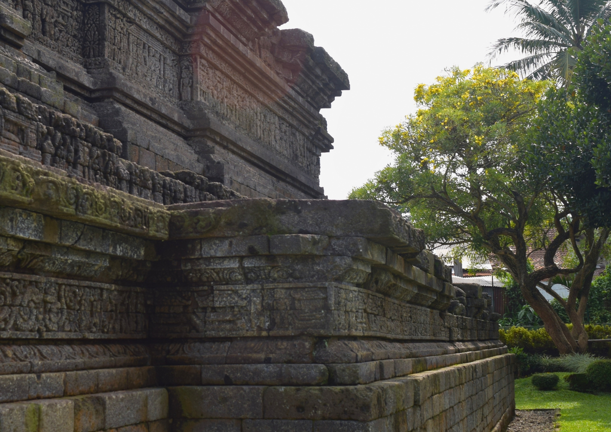 Relief batu peninggalan Candi Jago