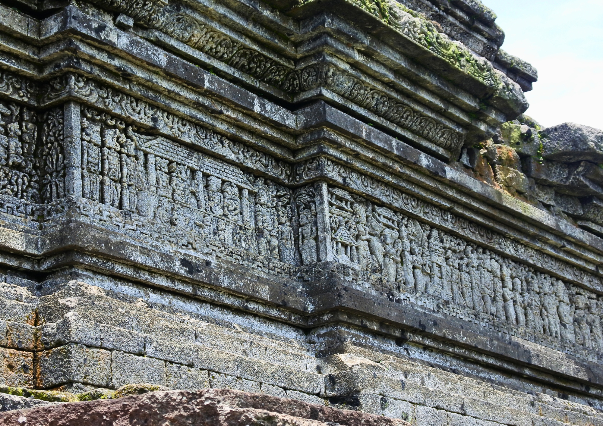 Ukiran relief kuno di Candi Jago Malang