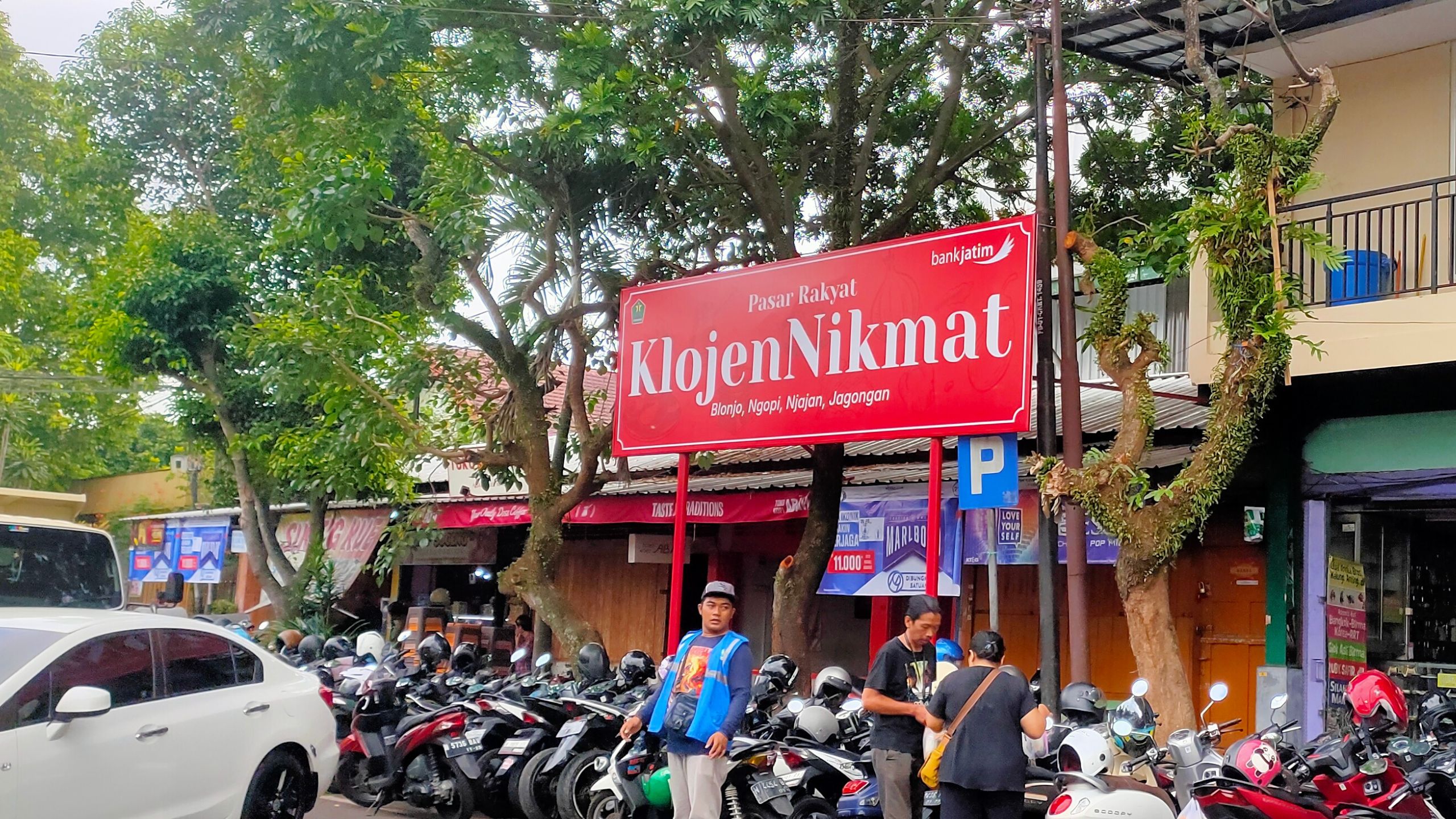 Tampak depan Pasar Klojen Malang, salah satu destinasi wisata kuliner di Kota Malang
