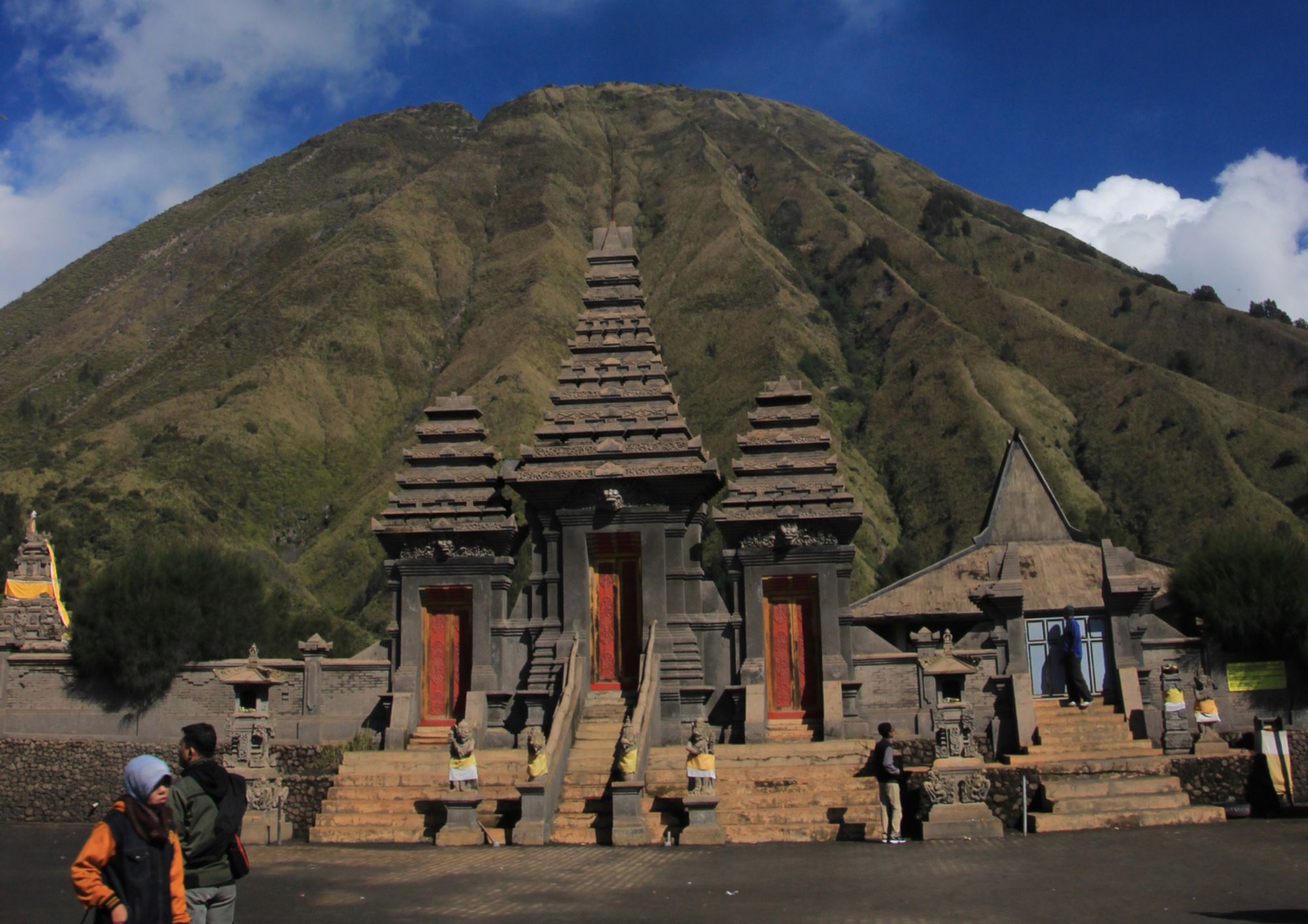 Pura luhur ponten bg bromo plesar plesir