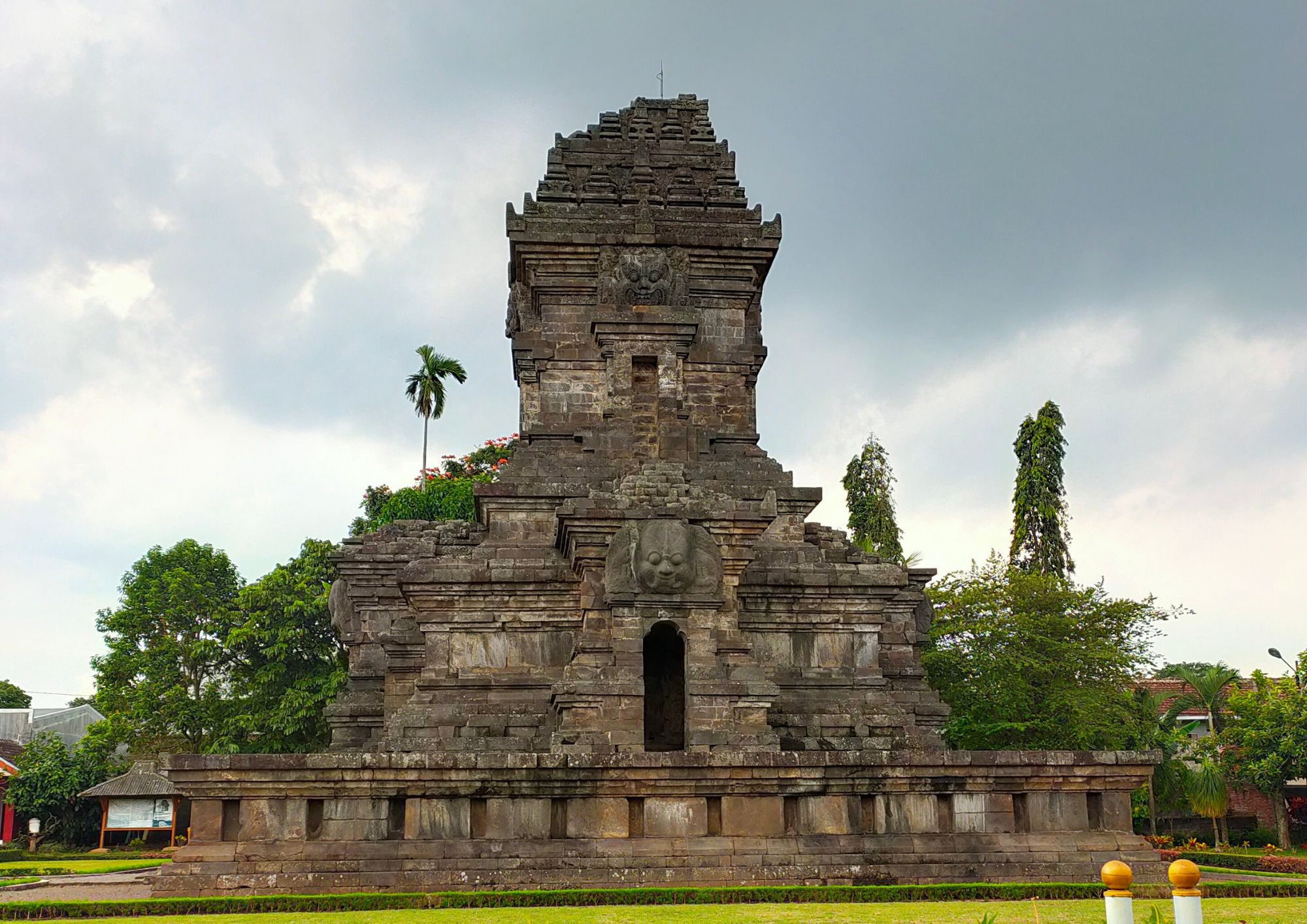 candi singosari plesar plesir