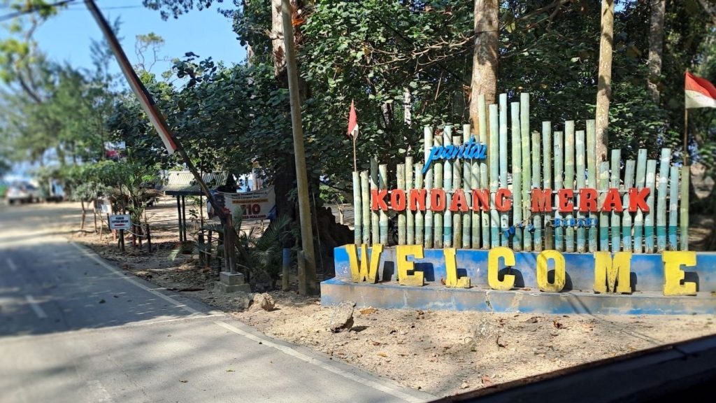 Pintu masuk Pantai Kondang Merak di Malang Selatan
